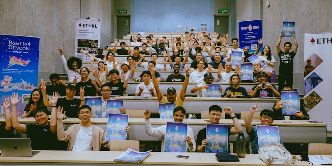 국제 교육 컨퍼런스에서 발표하는 폴 김 박사